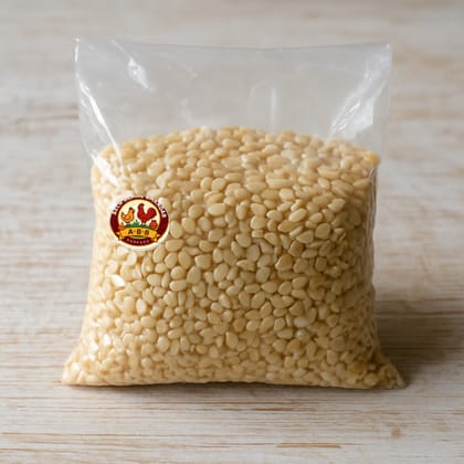 Aela Bemal Bhandar's urad dal (split black gram)