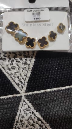 Earring.