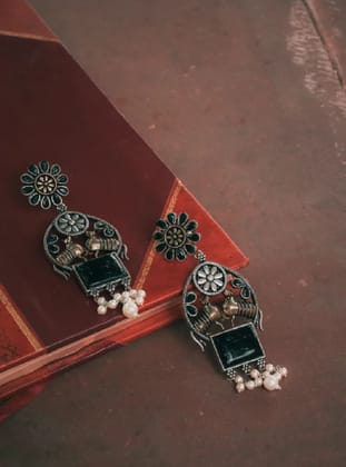 Riyanshika Earrings-Black