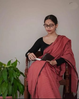 KT designSpotlightHandloom jacquard woven mercerised cotton saree with ghicha yarns in a checkered pattern, adorned with woven butas