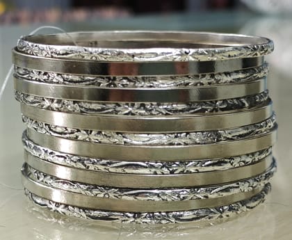MRS RIGHT ALLOY SIMPLE PATTAR BANGLES SET FOR WOMEN AND GIRLS
