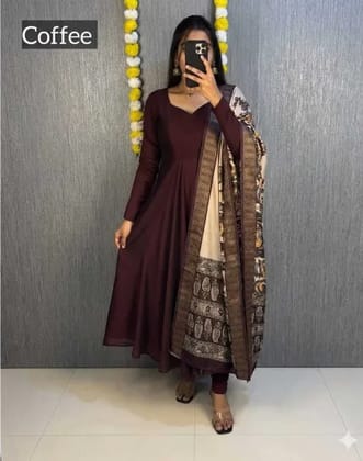 VEDANEE FASHION Women Maroon Ethnic Wear Kurta Set With Printed Dupatta Solid Kurta, Legging & Dupatta Set