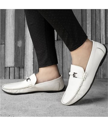 YUVRATO BAXI White Loafers