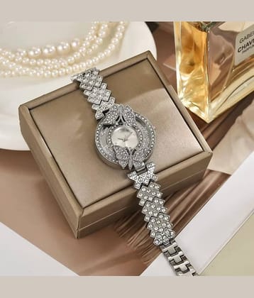 Renaissance Traders Silver Metal Analog Womens Watch