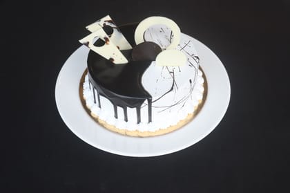 Special chocovanilla cake half kg - eggless