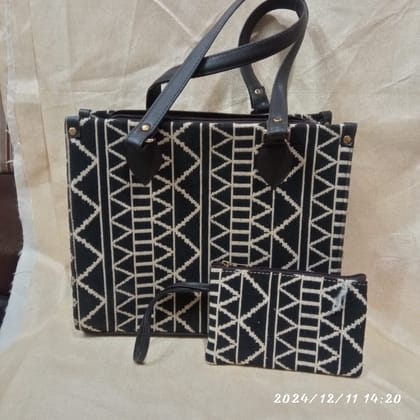 Jaquared Long lasting Ladies bag with pouch