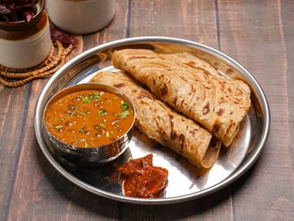 Dal Makhani With Paratha-2PC