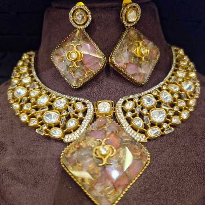 an elegant traditional jewelry set an elegant traditional jewelry set