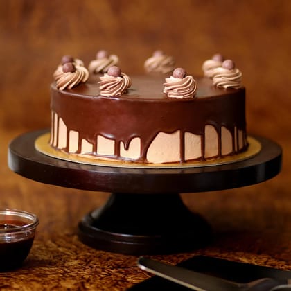 Glazed Chocolate Cream Cake Half Kg Eggless