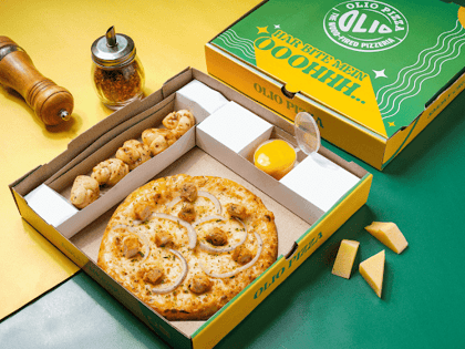 Cheesy Mania Herbed Chicken Pizza Box