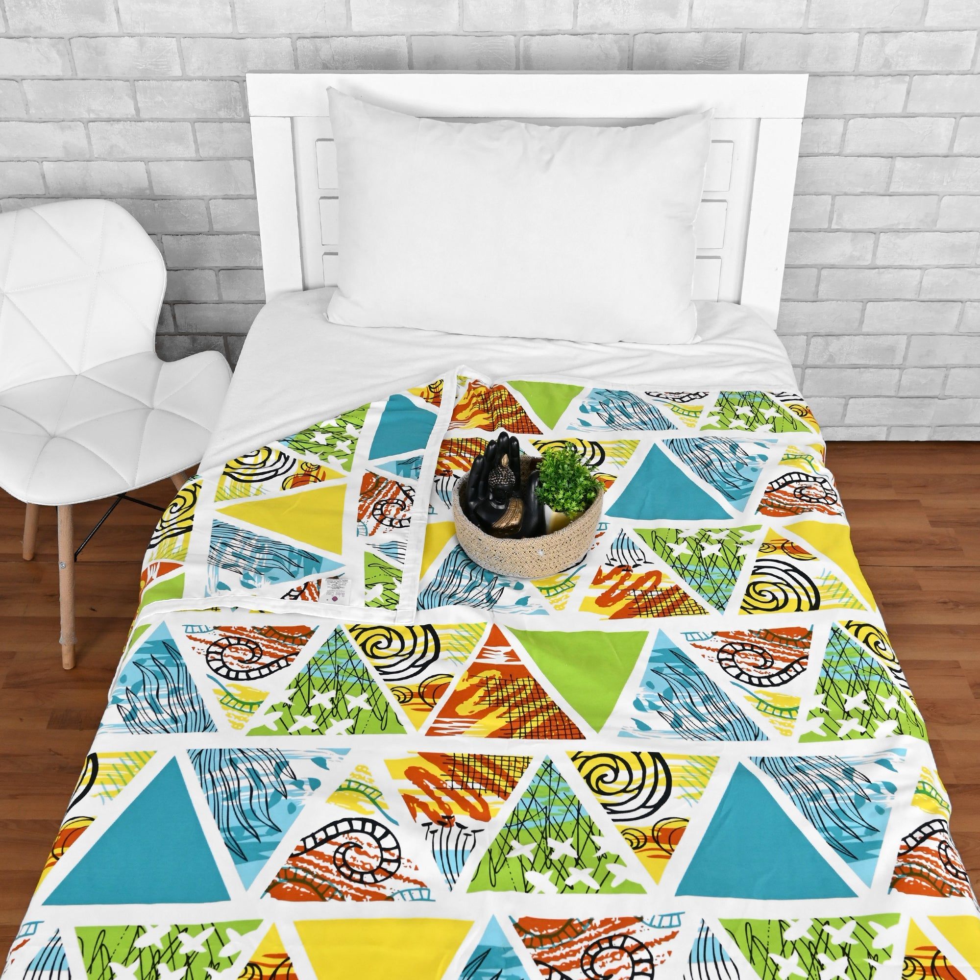 Geometric Multicolor Microfiber Comfortable Single Bed AC Dohar-Single / Multicolor / Geometric