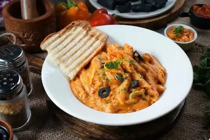 Veg Red Lips Arrabiata Pasta