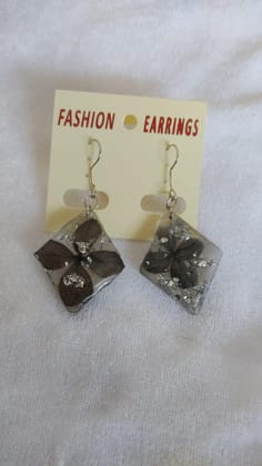 Elegant Real Dried Flower and Silver Flakes Earrings Set
