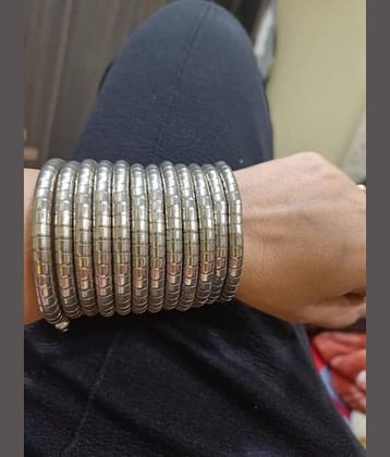 Samridhi DC Silver Bangle ( Pack of 1 )