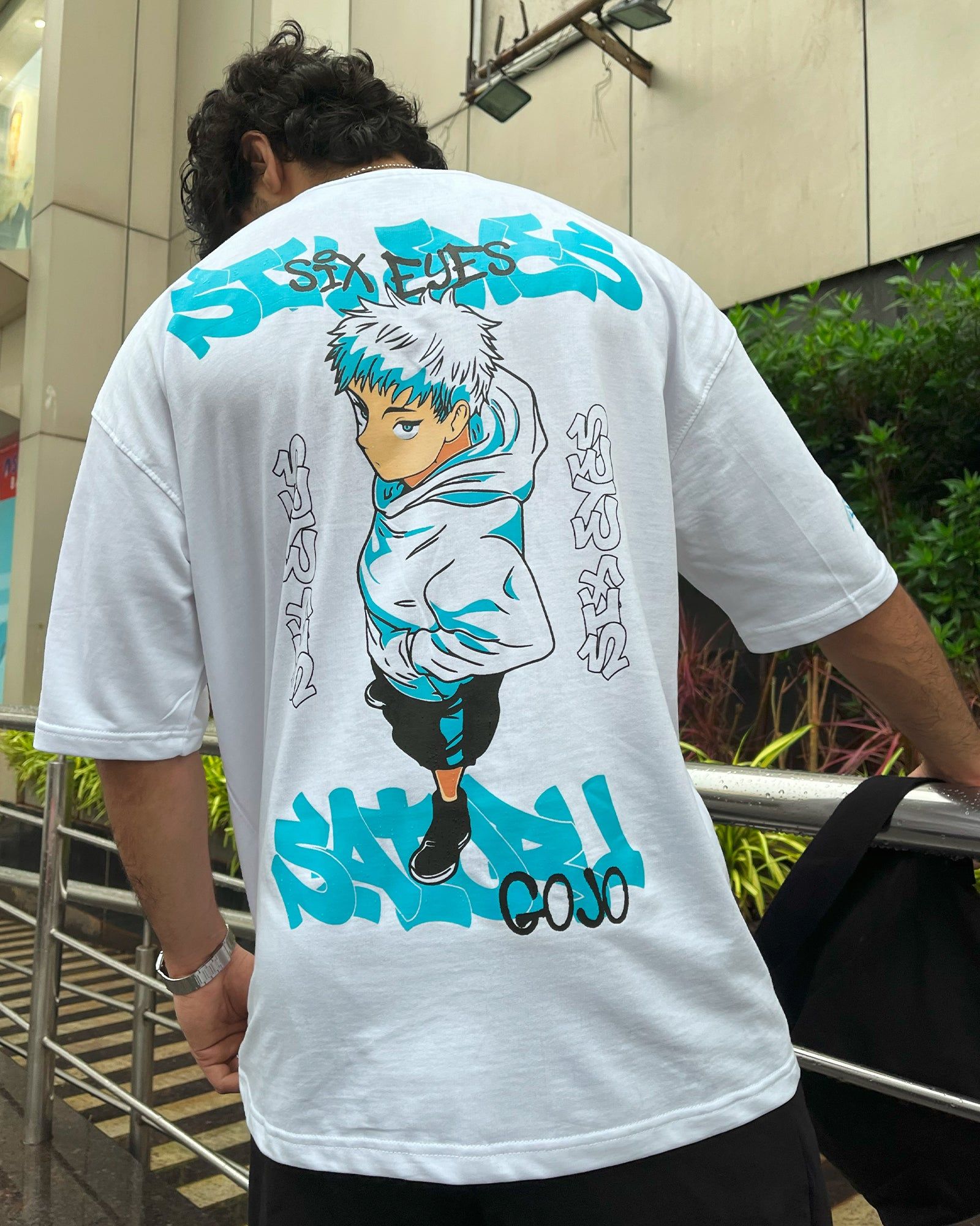 SIX EYES / OVERSIZED T-SHIRT-S
