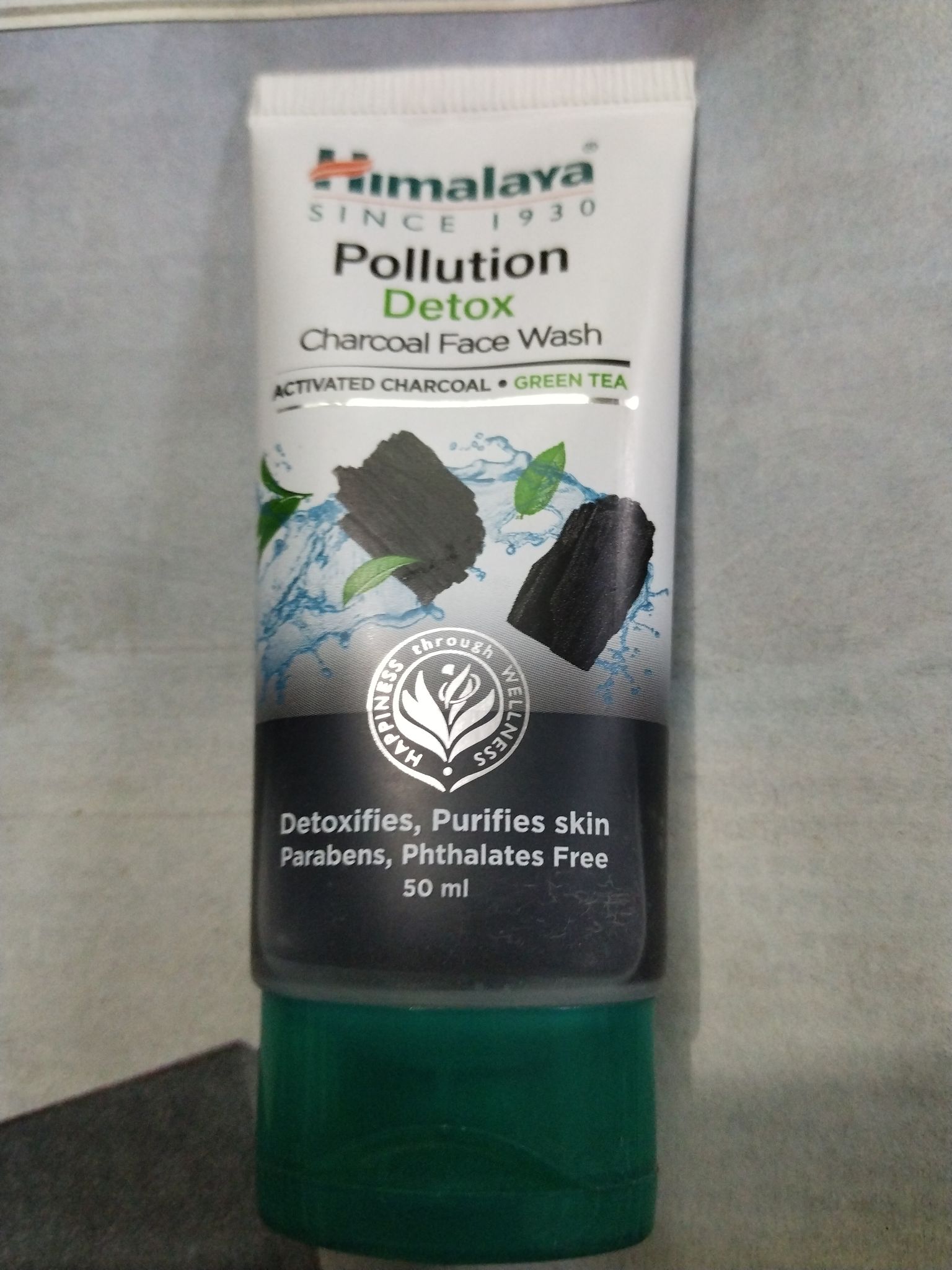 Himalaya pollution detox charcoal face wash 