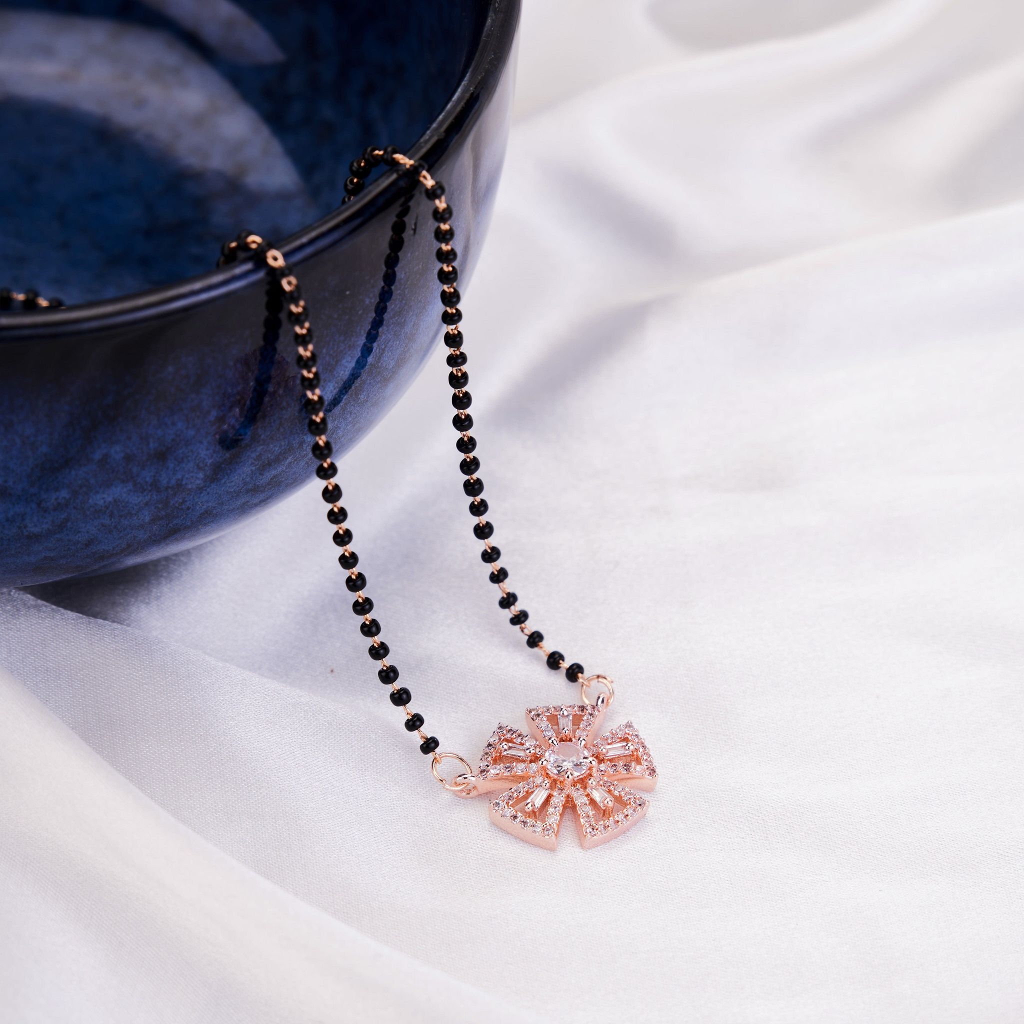 Rosette Eternity Mangalsutra-White / Rose Gold / 18"