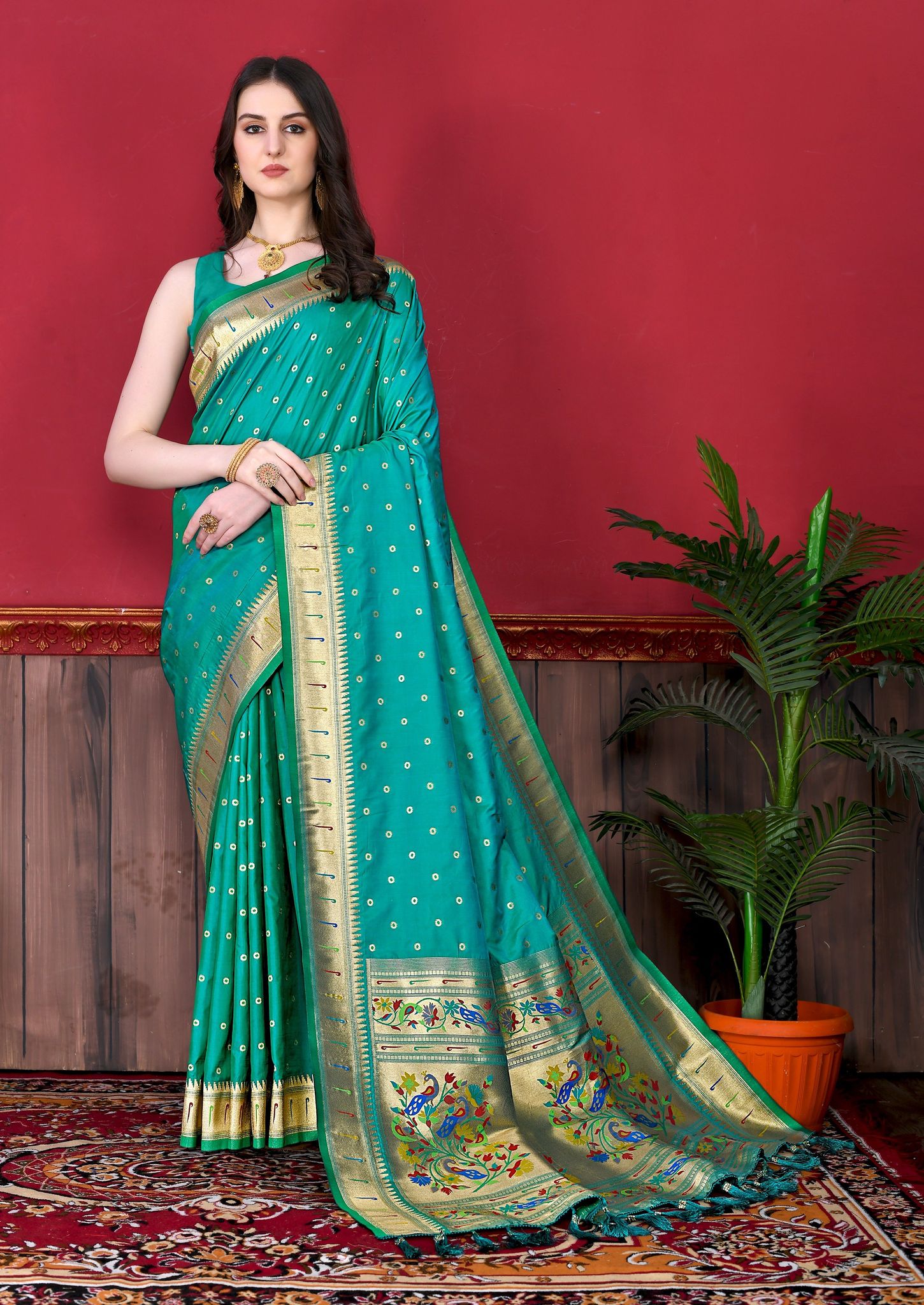 Yavira silk Women's Green Handwoven Jacquard Saree