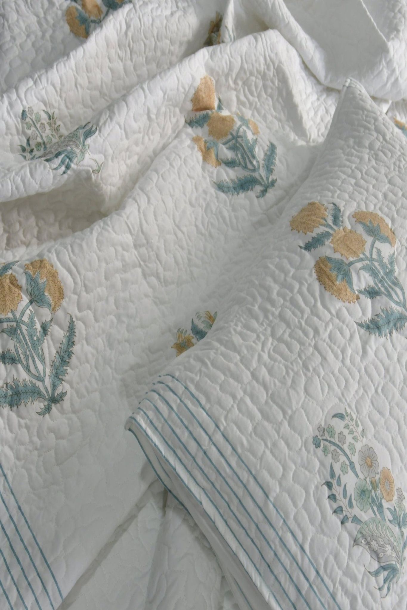 Yellow Poppy Quilted Bedcover : Simple & Modern King size 90x108 inches