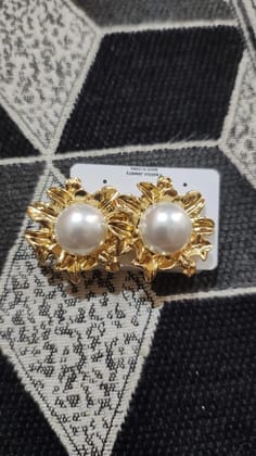 Earrings/