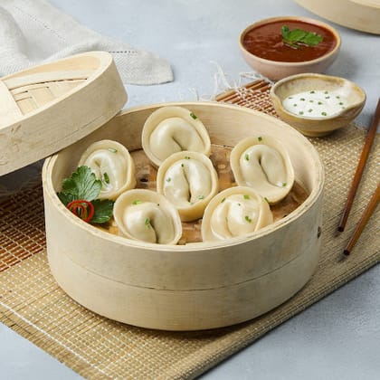 Classic Veg Momo With Momo Chutney