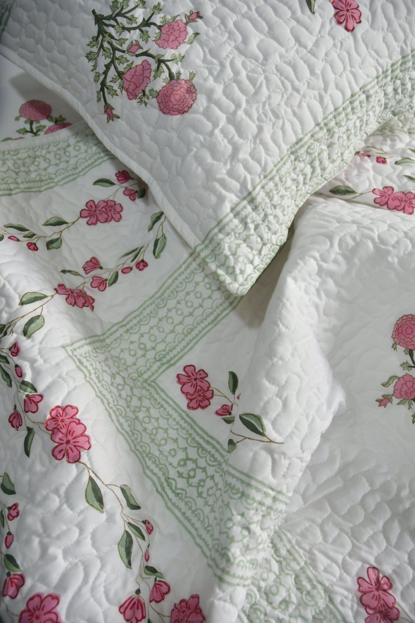 Pink Gulshan Quilted Bedcover : Stylish and Simple King size 90x108 inches