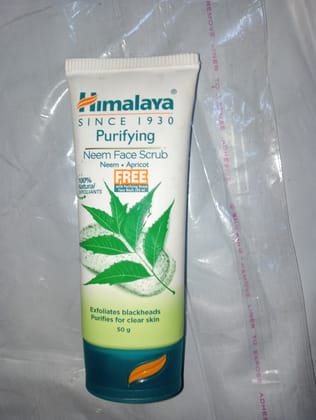 Himalaya Since 1930 Purifying Neem face scrub Neem. apricot 