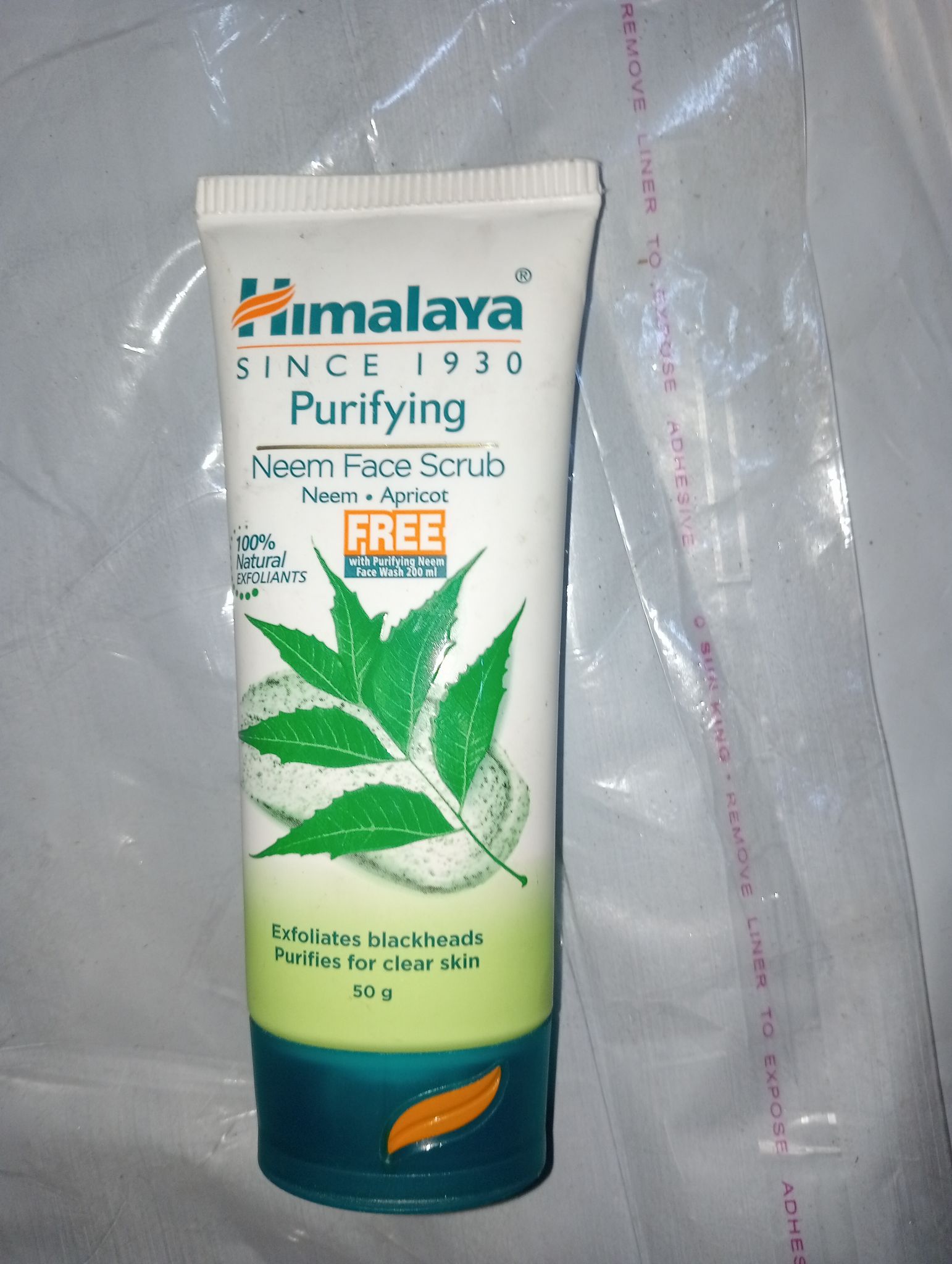 Himalaya Since 1930 Purifying Neem face scrub Neem. apricot 