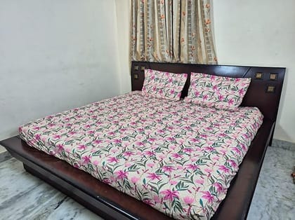 Bedsheet Set Glace Cotton with 2 Pillow Covers, 254x229 cm, Beautiful Floral Print (Pink)