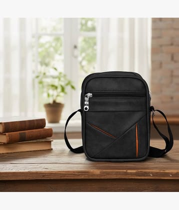 Raylan Black Solid Messenger Bag