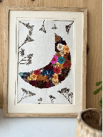 Moon-Shaped Pressed Flower Frame  Unique Botanical Wall Art & Wedding Keepsake