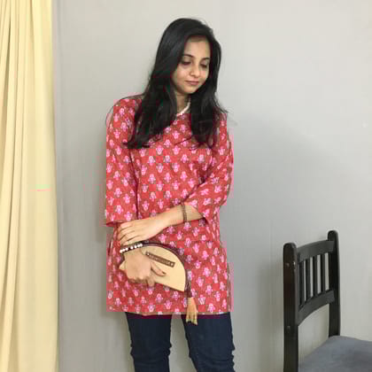 Red Blue Flower Print Short  Kurti  - Pure Cotton-34 - XS