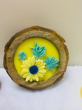 Pure soy wax home made scented candles with wooden frame and flowers