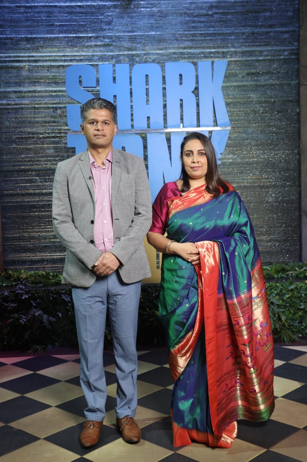 Exclusive - Authentic Handloom Pure Silk Muniya Border Paithani with Exclusive Pallu and Buttis - Dual Tone Beautiful Peacock Blue Green