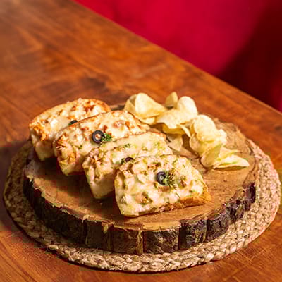 Chicken & Cheese Galic Bread