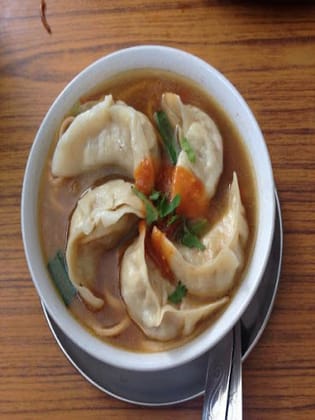 Veg Thupka Momos