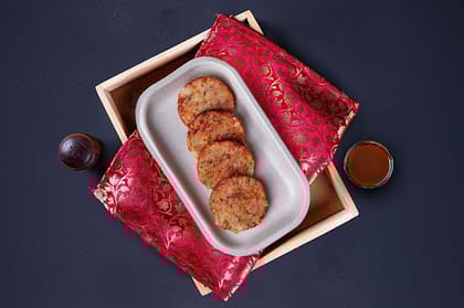 Sabudana Vada & Imli Chutney