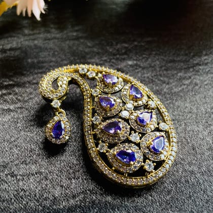 Ad Nora broach-Purple