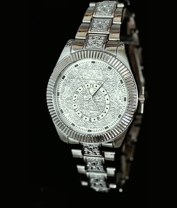 Renaissance Traders Silver Metal Analog Men's Watch