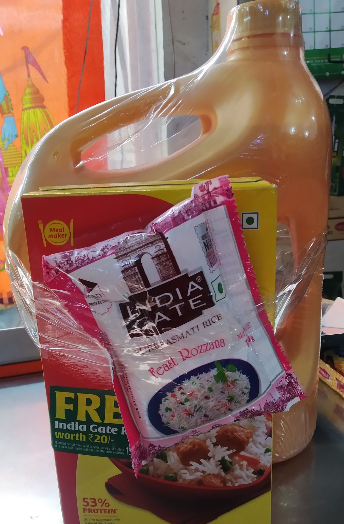 Saffola gold 5 litter+soya chunks free worth 20 rupees 