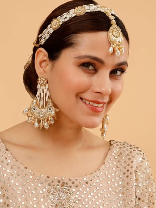 Aarzoo (Earrings & Mathapatti)