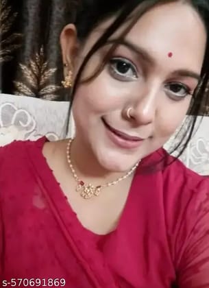 Feminine Glittering Jewellery Sets
