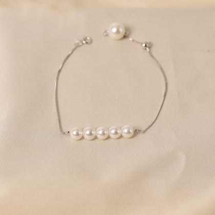 Silver Caps Pearl Bracelet