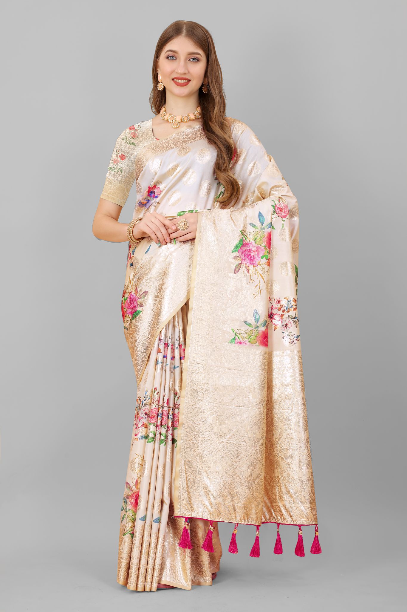 Yavira silk Women's White Floral Silk Blend Saree