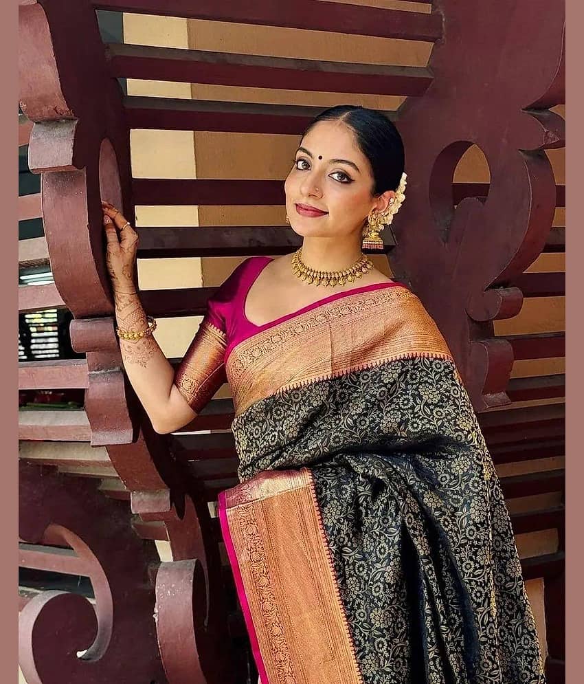 fab woven Art Silk Woven Design Banarasi saree With Unstitched Blouse Piece ( Navy Blue )