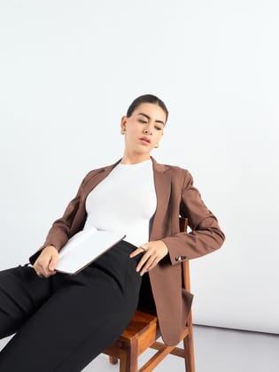 Brown Tailored Fit Notched Lapel Blazer In Stretchable Fabric-L