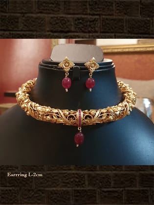 Intricate design golden hasli with ruby drop