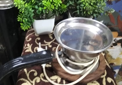Camphor stand