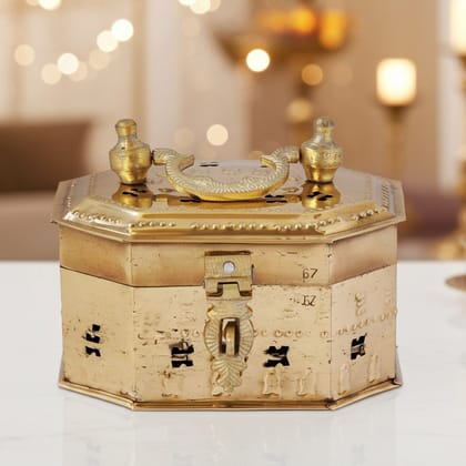 Brass Pan Dan – Betel Leaf Holder for Traditional Indian Decor, Height : 5 Inch (ZMAS265 A)
