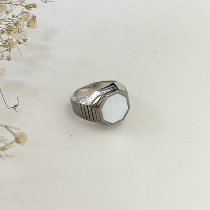 Barbara Mother of Pearl Silver 925 Ring